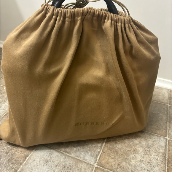Brand New Burberry Purse - Picture 6 of 10